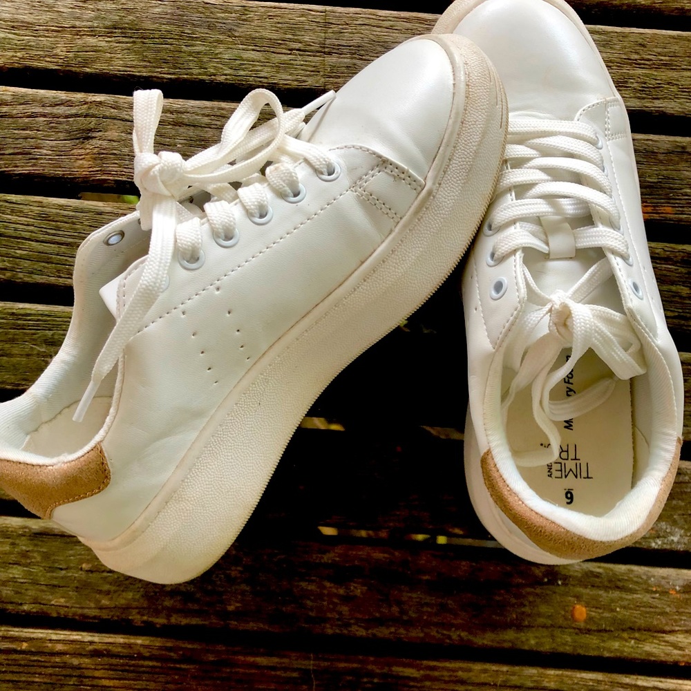 T I m e and T r u  womens size 6 shoes